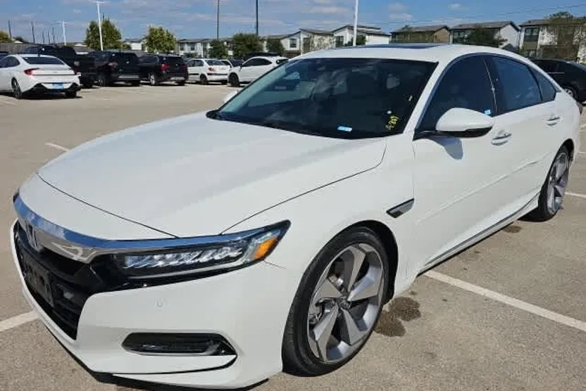 2020 Honda Accord Touring 2.0T photo 1