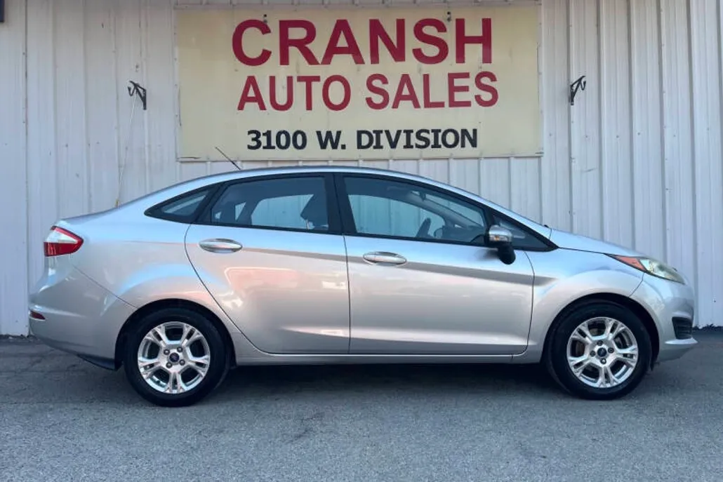2015 Ford Fiesta SE photo 1
