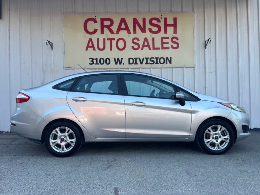 2015 Ford Fiesta SE photo 1