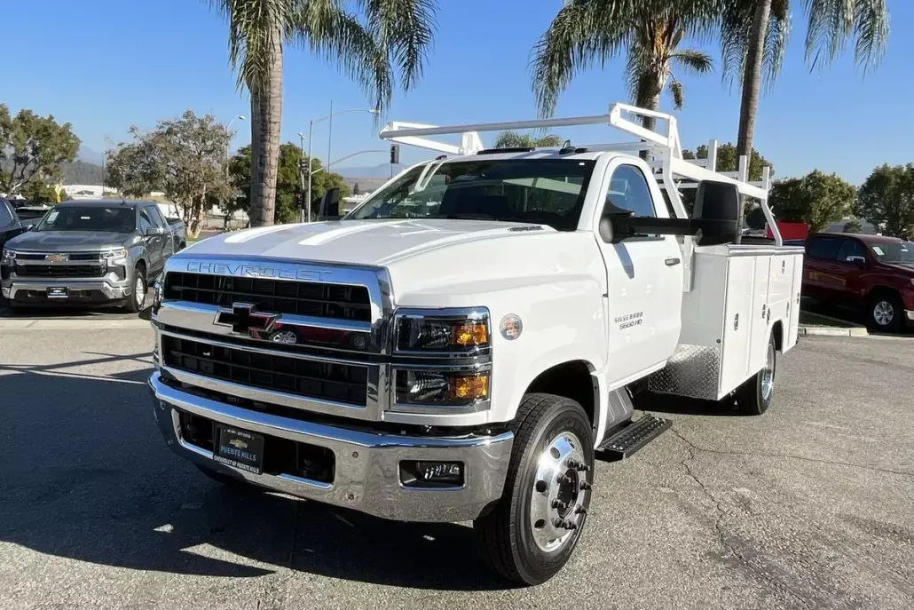 2023 Chevrolet Silverado 5500HD Work Truck photo 1