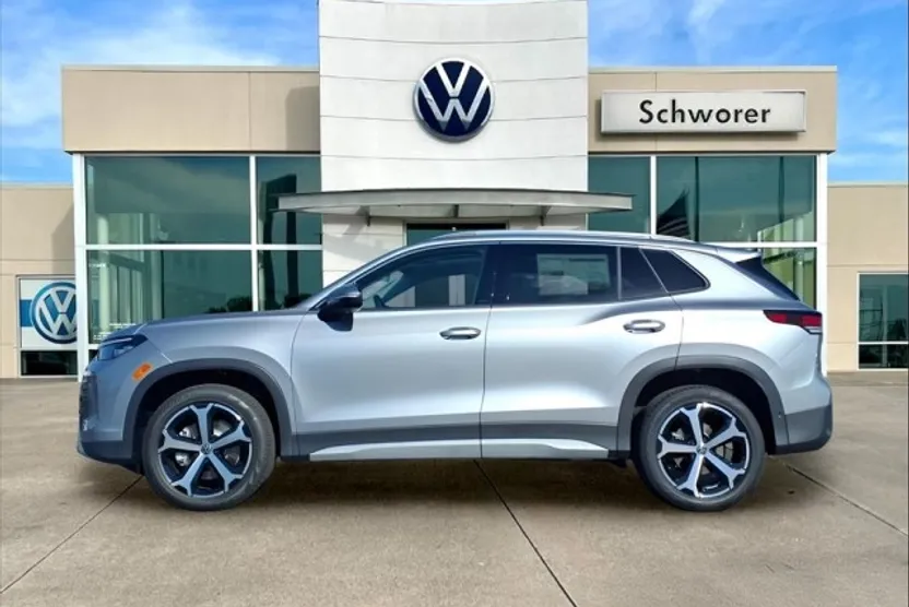 2025 Volkswagen Tiguan SE photo 1