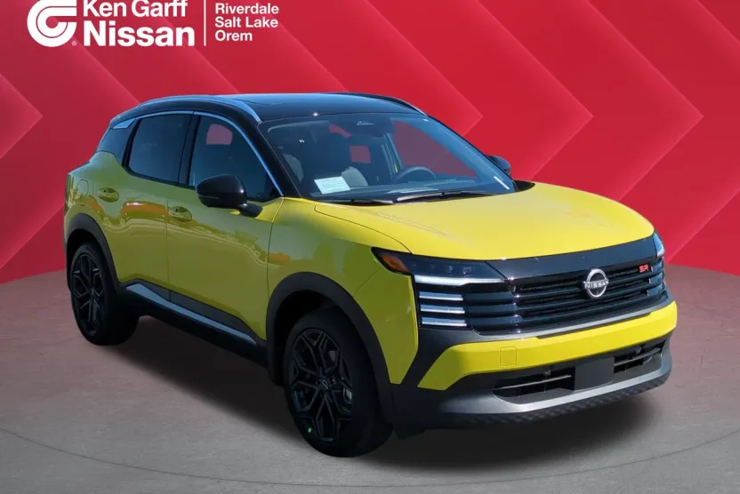 2025 Nissan Kicks SR photo 1