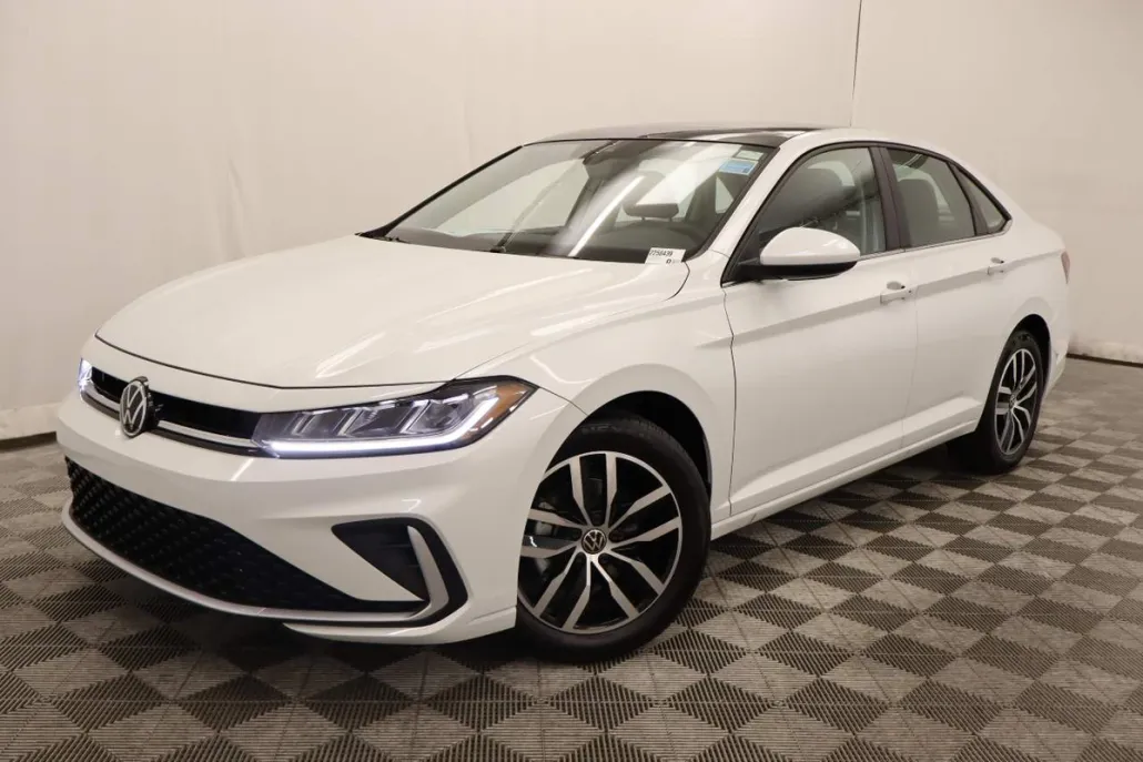 2025 Volkswagen Jetta SE photo 1