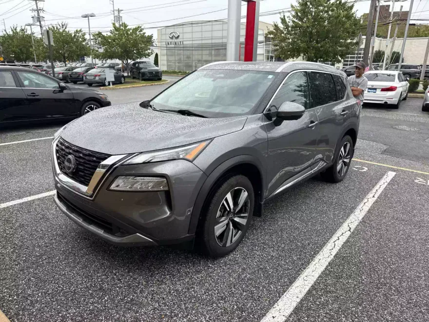 2022 Nissan Rogue SL photo 1