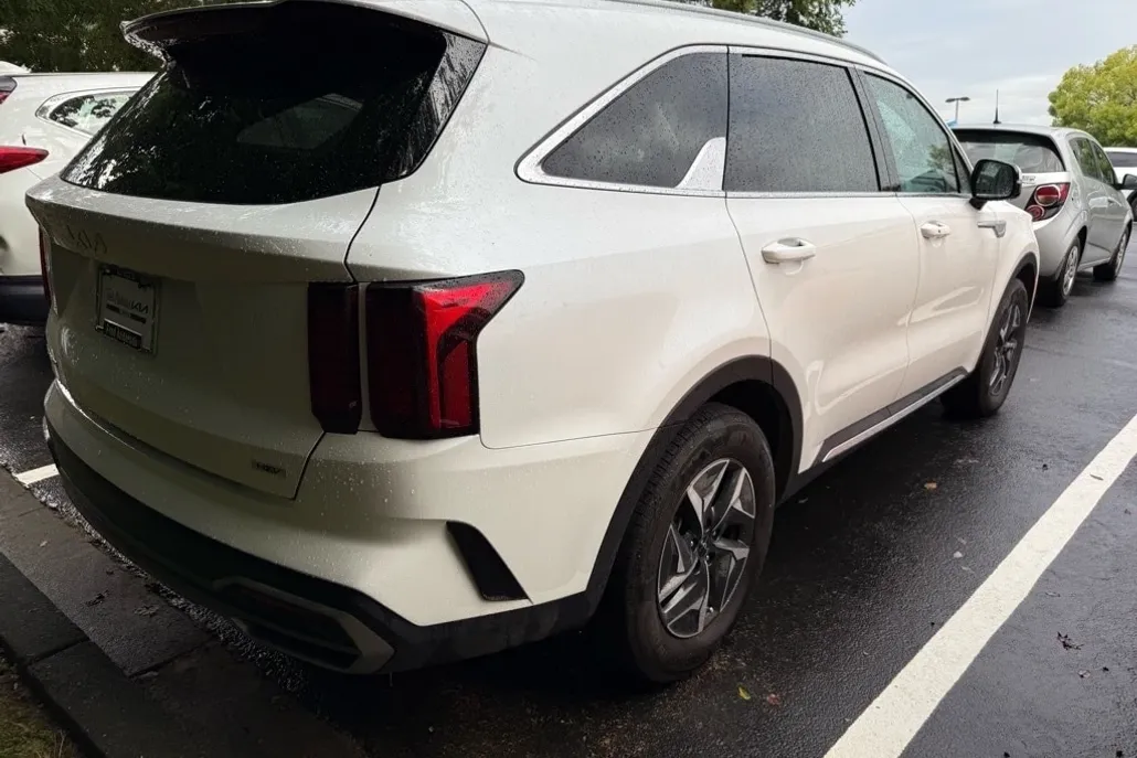 2023 Kia Sorento Hybrid EX photo 1