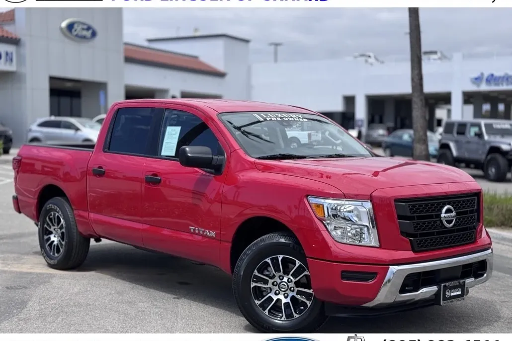 2022 Nissan Titan SV photo 1