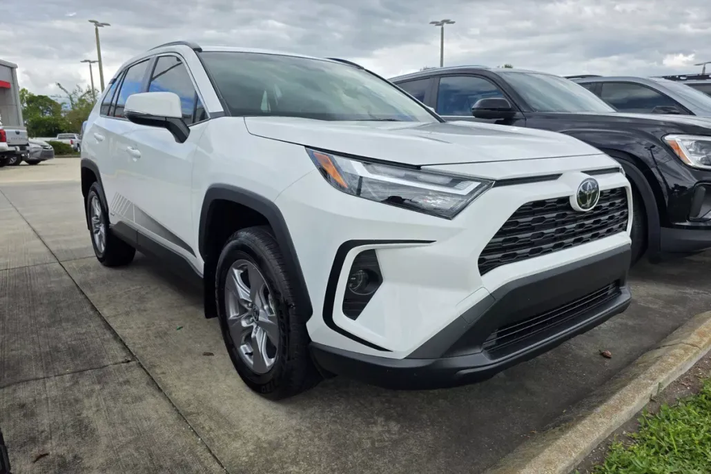 2025 Toyota RAV4 Hybrid XLE photo 1