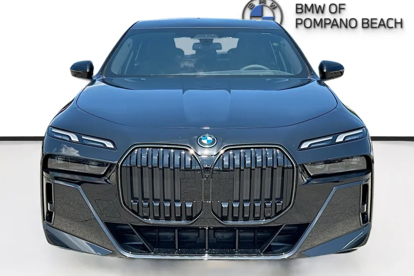 2025 Bmw 750e photo 1