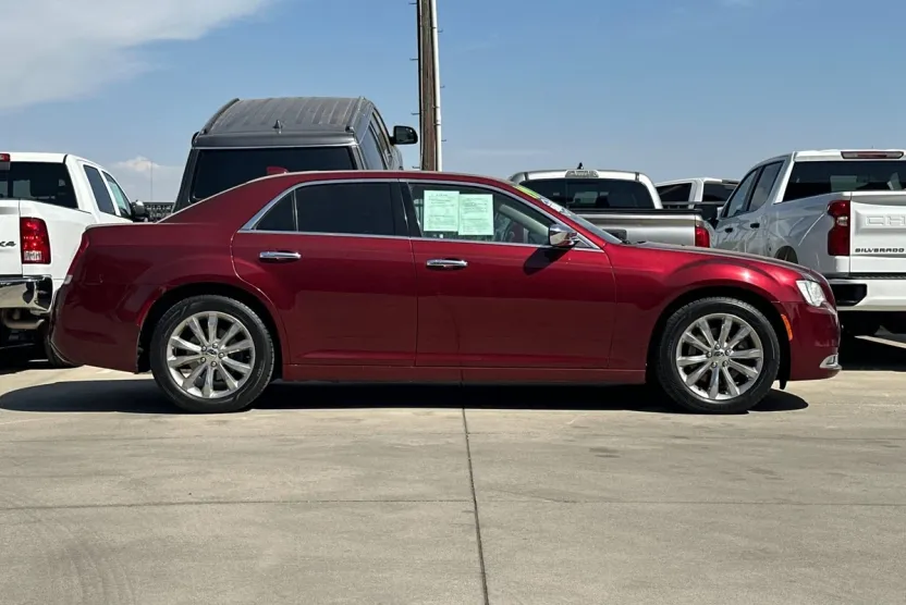 2019 Chrysler 300 Limited photo 1