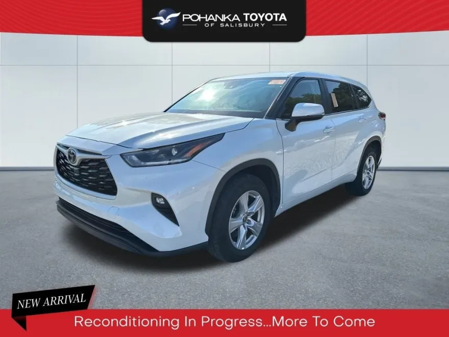 2023 Toyota Highlander LE photo 1