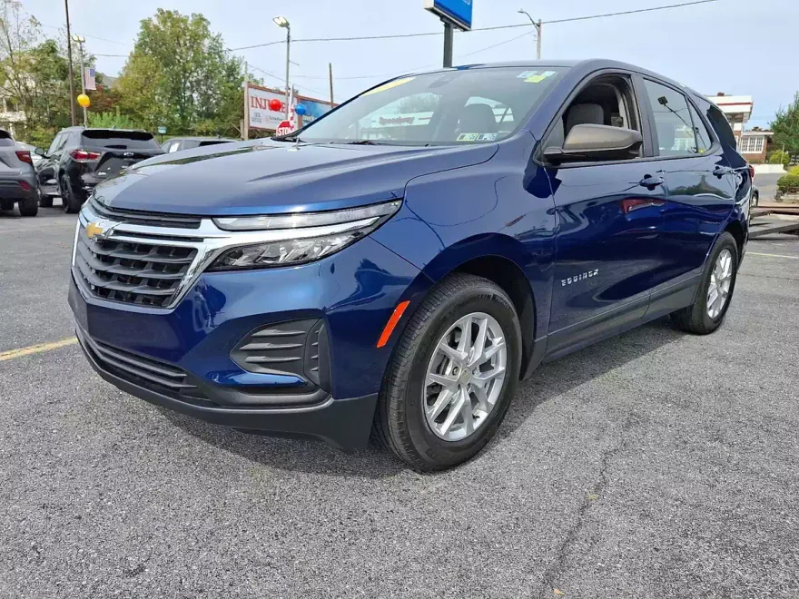 2022 Chevrolet Equinox LS photo 1