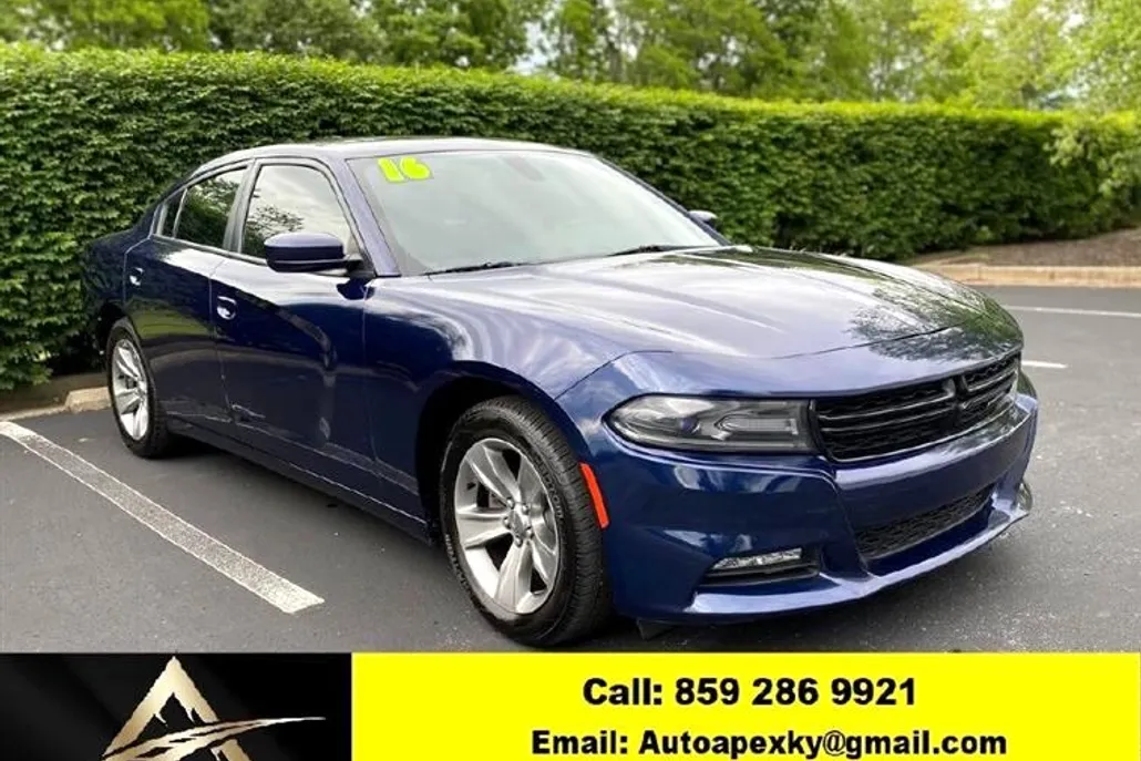 2016 Dodge Charger SXT photo 1