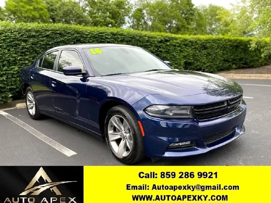 2016 Dodge Charger SXT photo 1