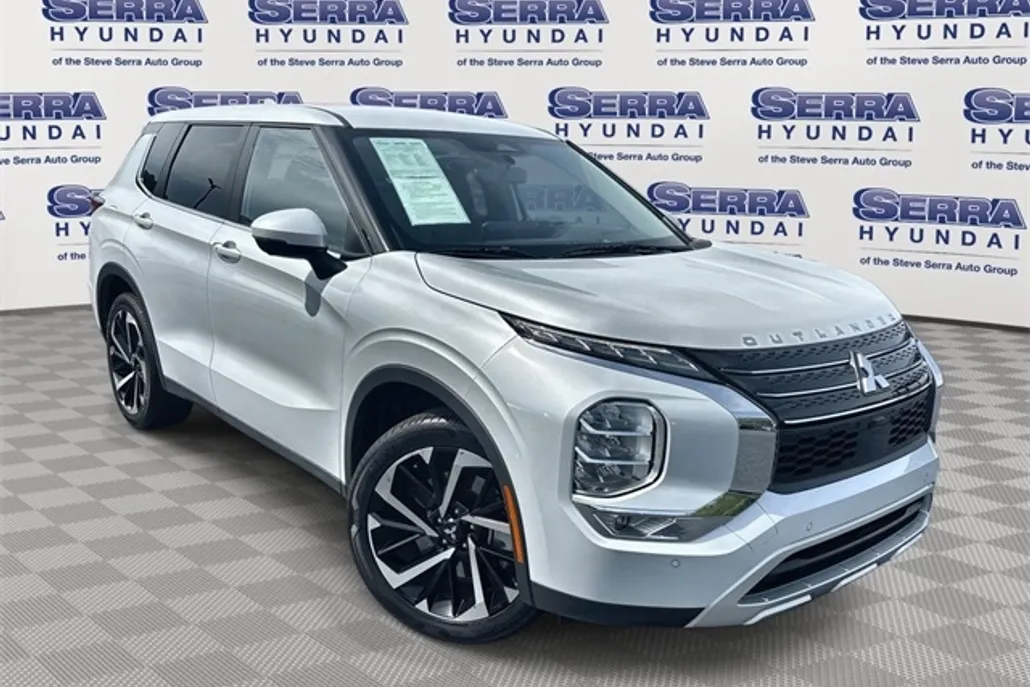 2024 Mitsubishi Outlander SE photo 1