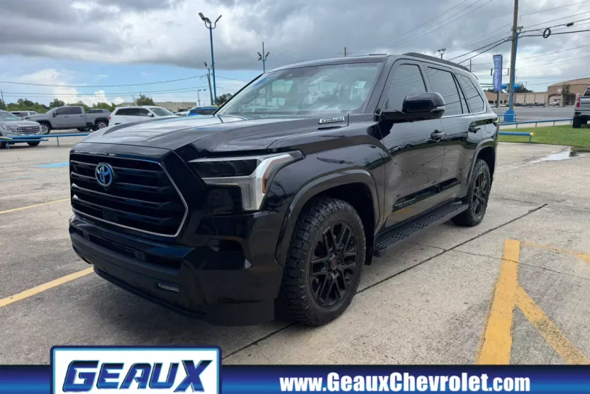 2024 Toyota Sequoia SR5 photo 1