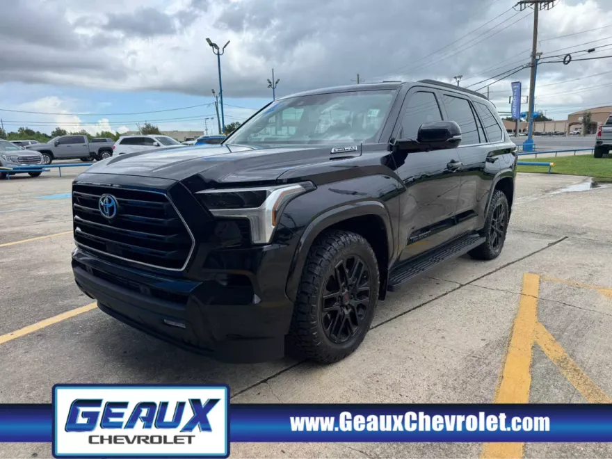 2024 Toyota Sequoia SR5 photo 1