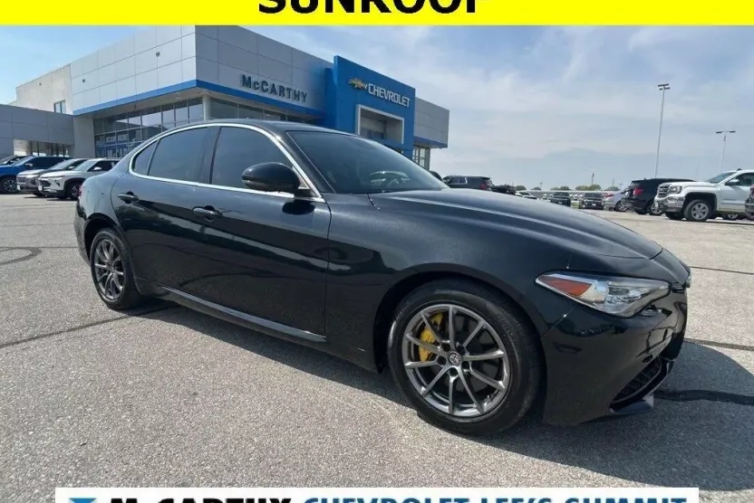 2018 Alfa Romeo Giulia Base photo 1