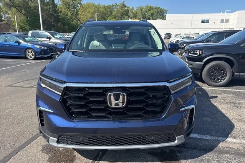 2025 Honda Pilot Touring photo 1