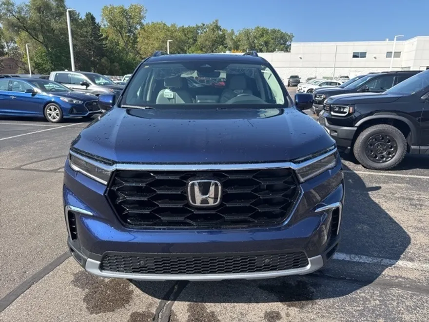 2025 Honda Pilot Touring photo 1