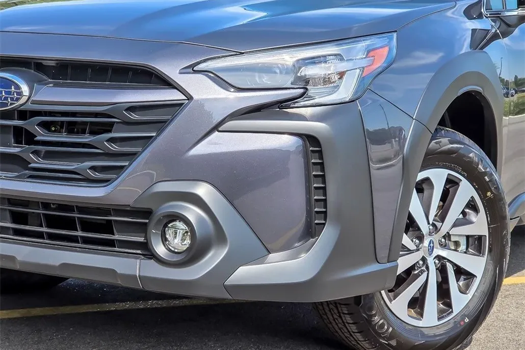 2025 Subaru Outback Premium photo 1