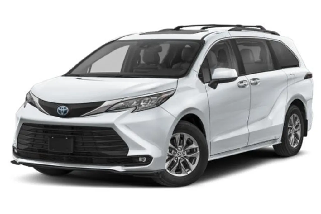 2025 Toyota Sienna XLE photo 1