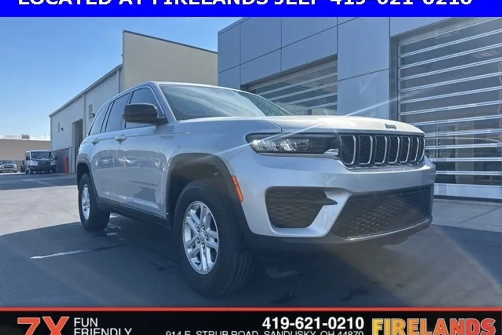 2022 Jeep Grand Cherokee Laredo photo 1