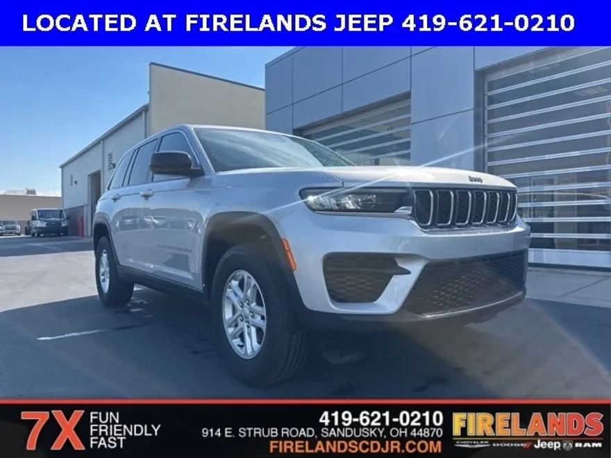 2022 Jeep Grand Cherokee Laredo photo 1