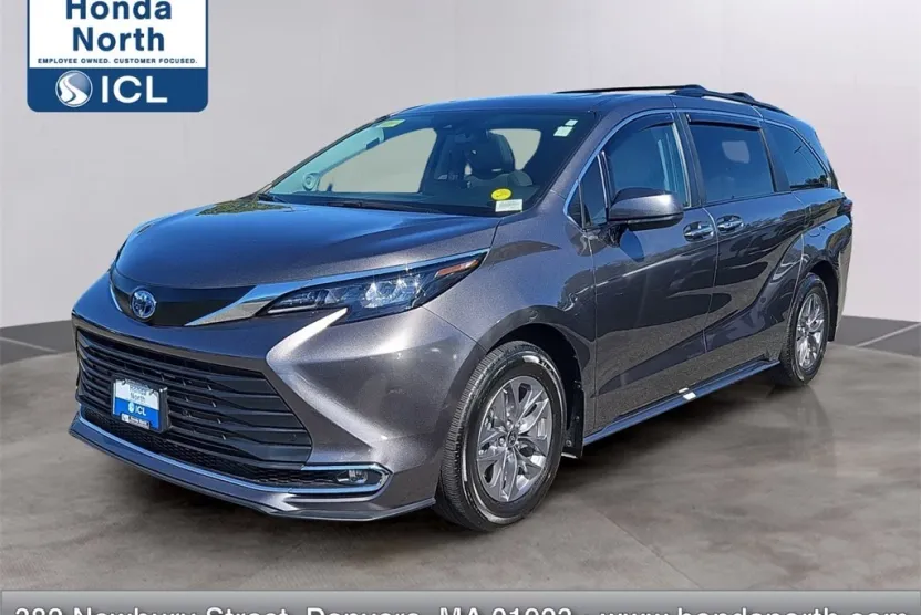 2024 Toyota Sienna XLE photo 1