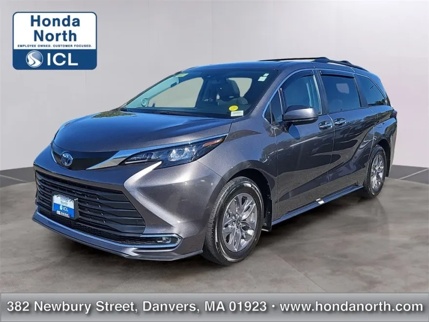 2024 Toyota Sienna XLE photo 1