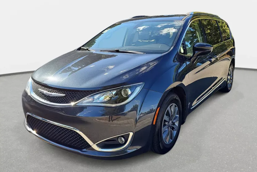 2020 Chrysler Pacifica Touring Plus photo 1