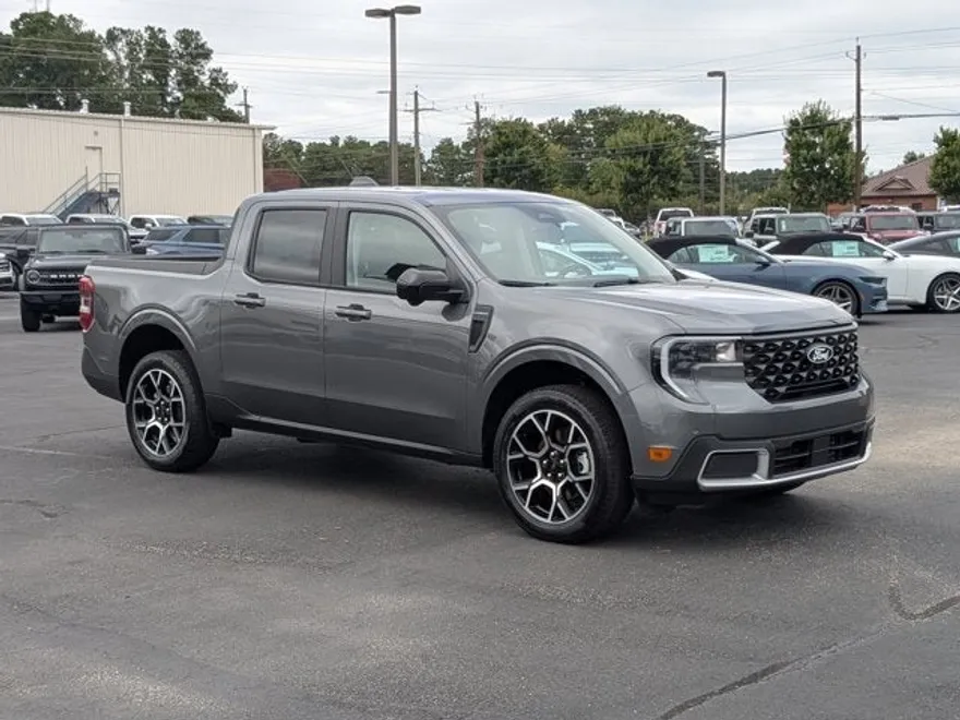 2025 Ford Maverick Lariat photo 1