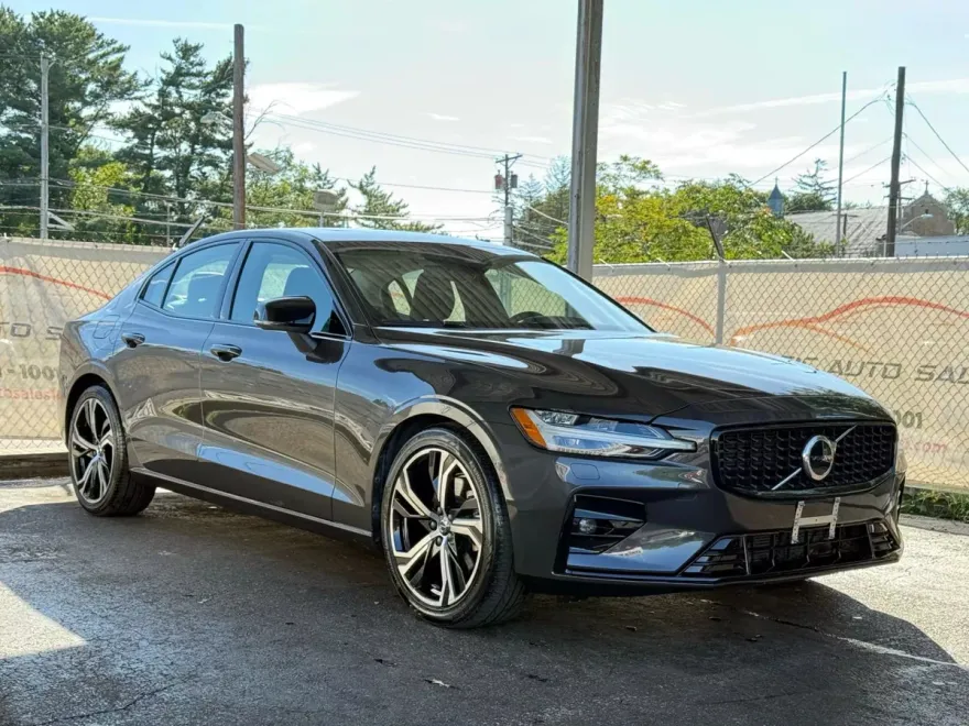 2025 Volvo S60 B5 Core photo 1