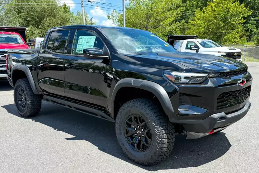 2025 Chevrolet Colorado ZR2 photo 1