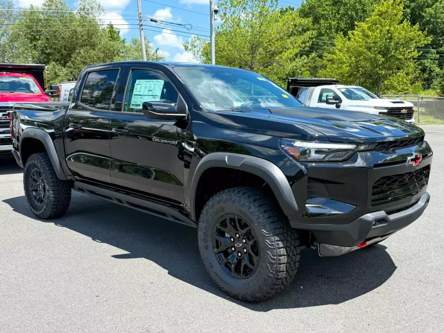 2025 Chevrolet Colorado ZR2 photo 1