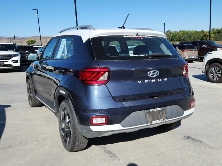 2023 Hyundai Venue Limited photo 1