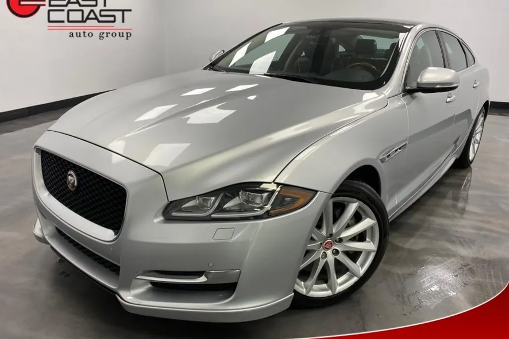 2017 Jaguar XJ R-Sport photo 1