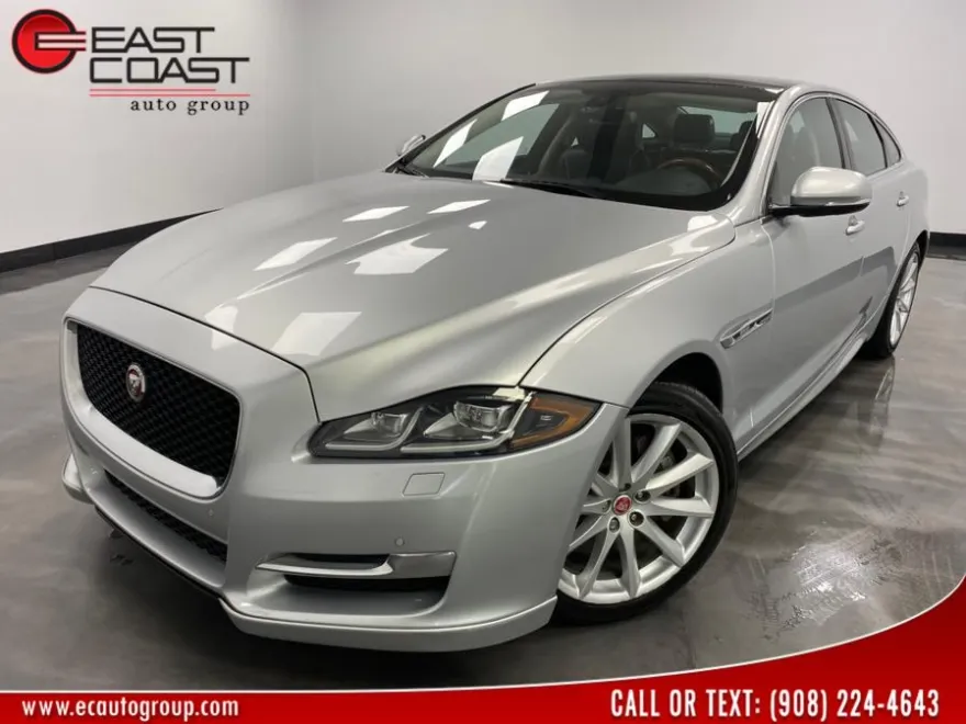2017 Jaguar XJ R-Sport photo 1