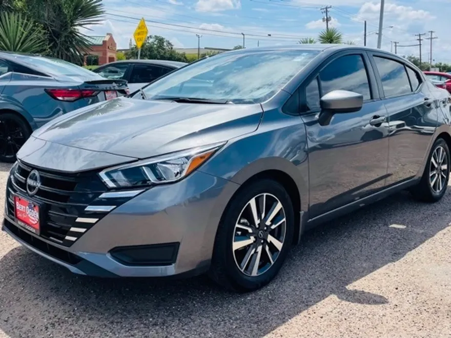 2024 Nissan Versa 1.6 SV photo 1