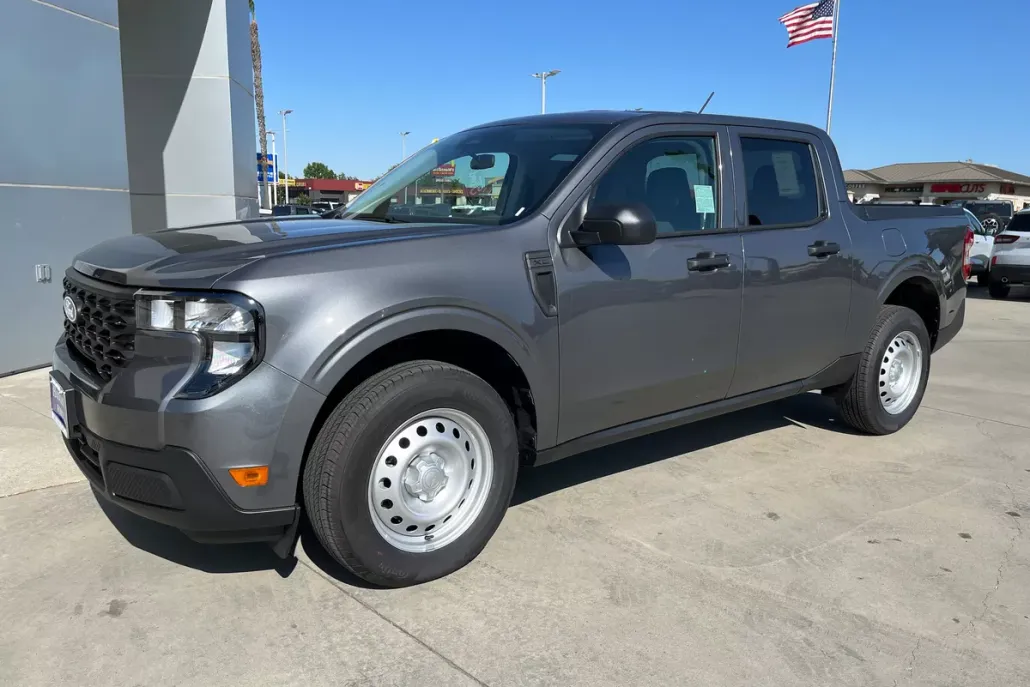 2025 Ford Maverick XL photo 1