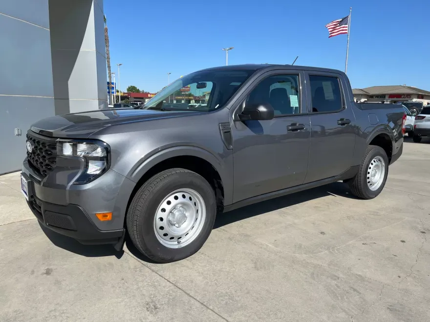 2025 Ford Maverick XL photo 1