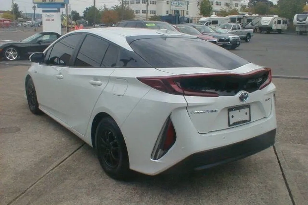 2021 Toyota Prius Prime Limited photo 1