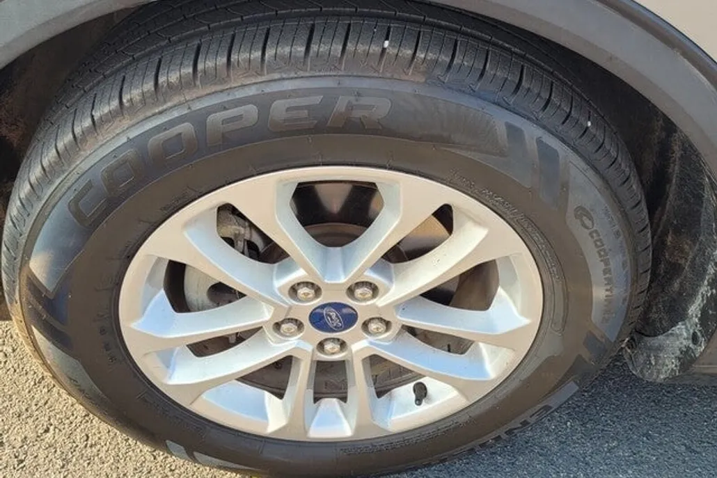 2020 Ford Escape SE photo 1