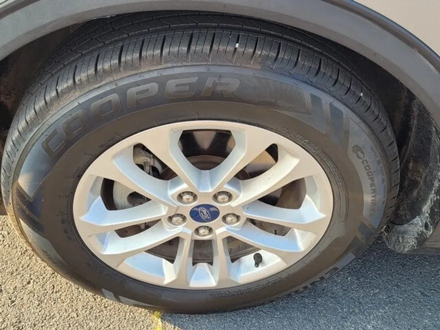 2020 Ford Escape SE photo 1