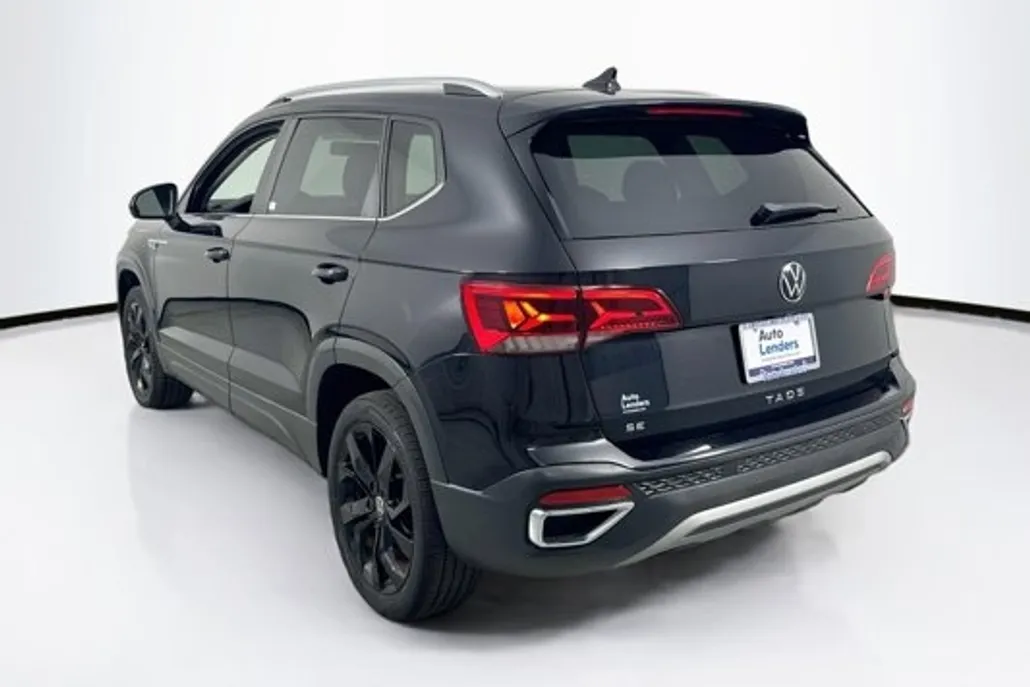 2022 Volkswagen Taos SE photo 1