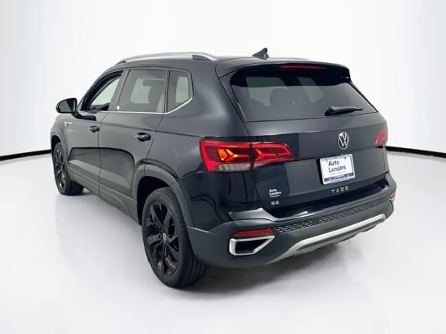 2022 Volkswagen Taos SE photo 1