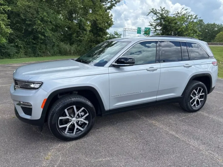 2024 Jeep Grand Cherokee Limited photo 1