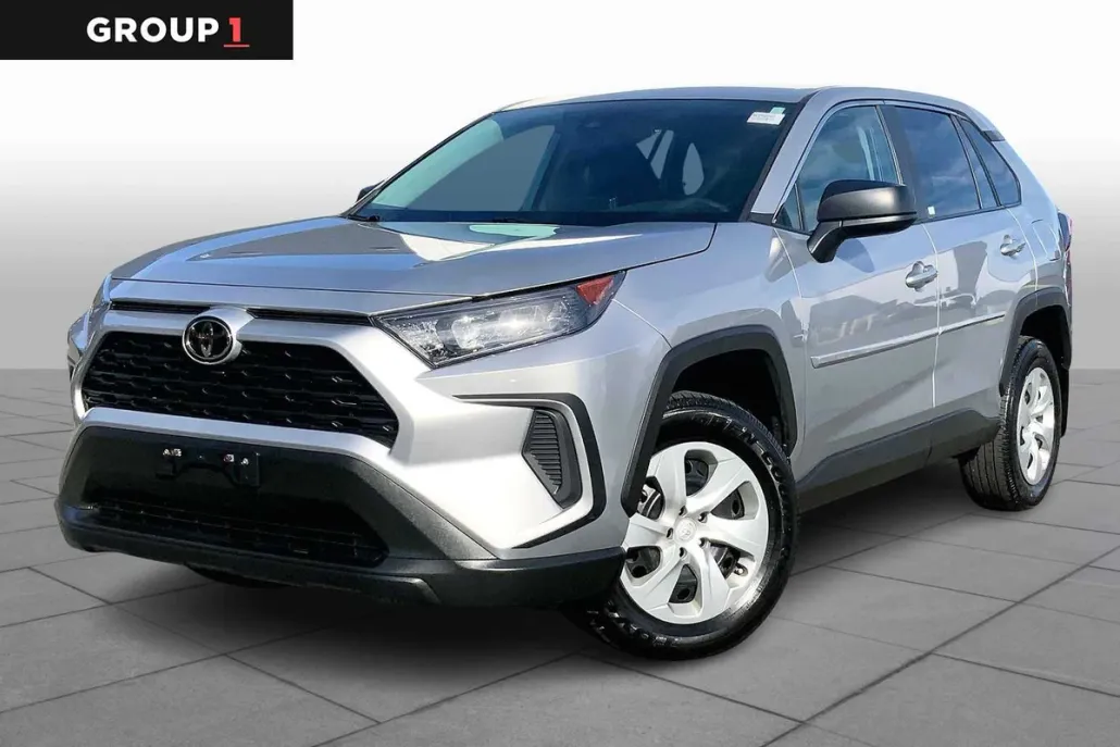 2022 Toyota RAV4 LE photo 1