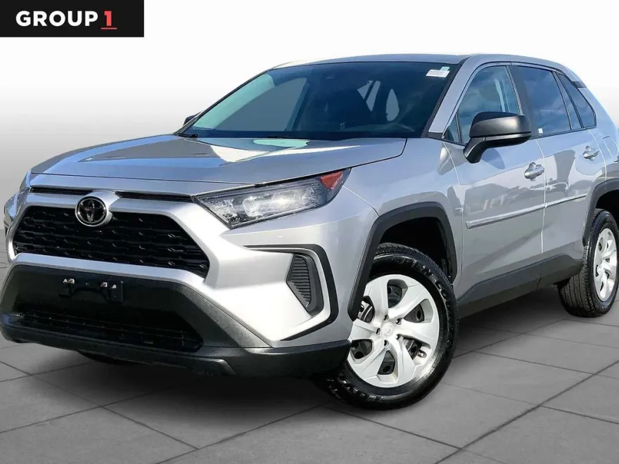 2022 Toyota RAV4 LE photo 1