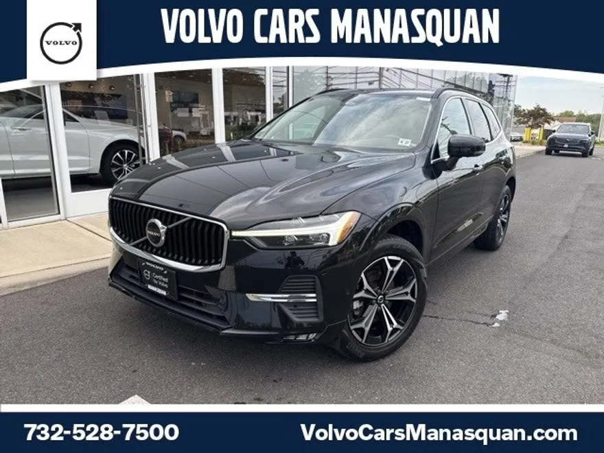 2022 Volvo XC60 B5 Momentum photo 1
