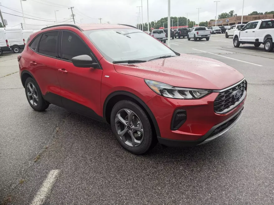 2025 Ford Escape ST-Line photo 1